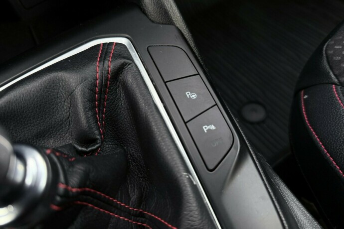 ford-focus-bensin-2019-big-28