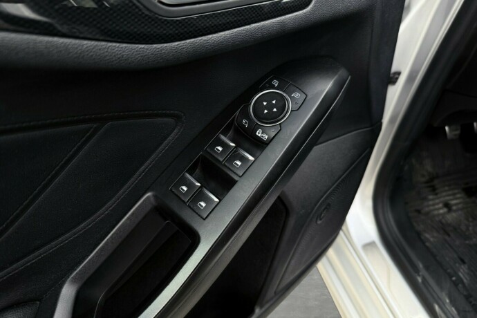 ford-focus-bensin-2019-big-19