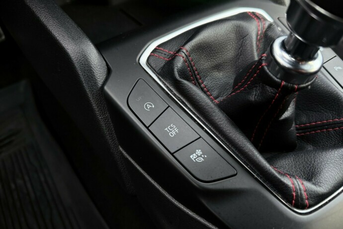 ford-focus-bensin-2019-big-27