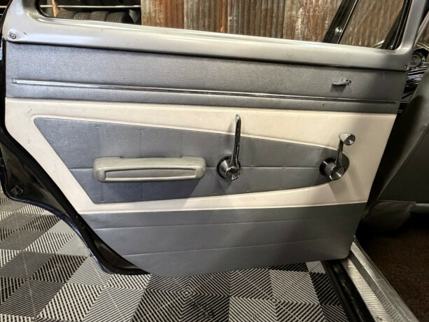 plymouth-andre-bensin-1961-big-37