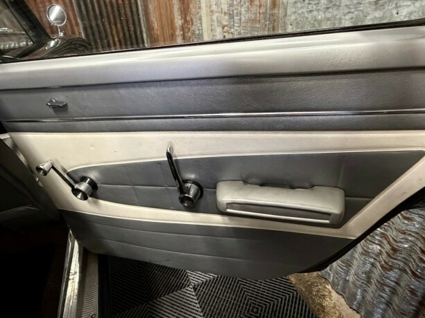 plymouth-andre-bensin-1961-big-33