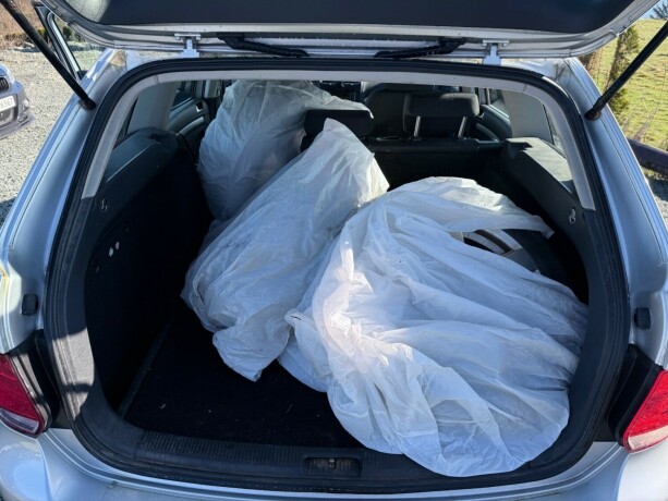volkswagen-golf-diesel-2010-big-20