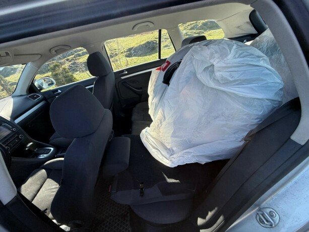 volkswagen-golf-diesel-2010-big-18