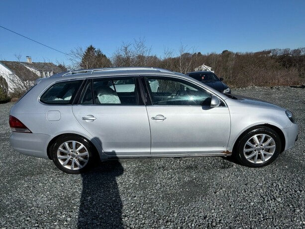 volkswagen-golf-diesel-2010-big-3