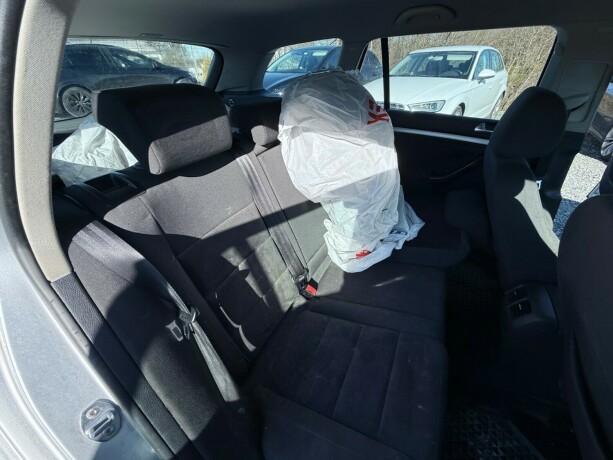 volkswagen-golf-diesel-2010-big-19