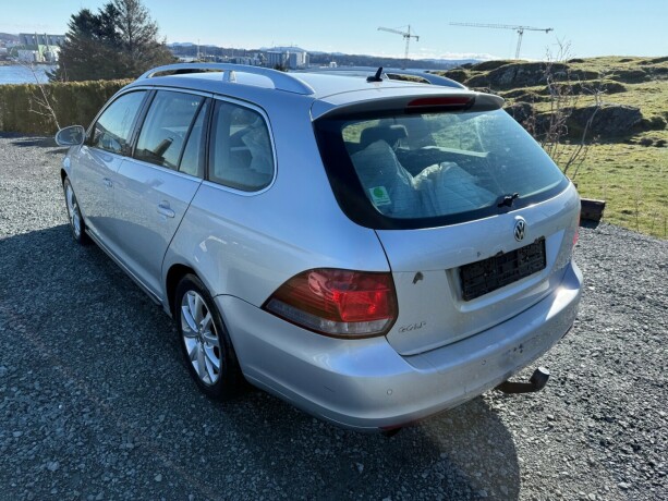 volkswagen-golf-diesel-2010-big-10