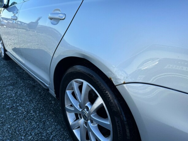 volkswagen-golf-diesel-2010-big-11