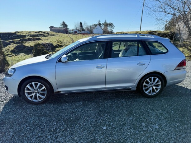 volkswagen-golf-diesel-2010-big-12