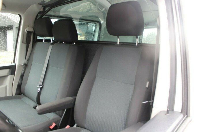 volkswagen-transporter-diesel-2017-big-11
