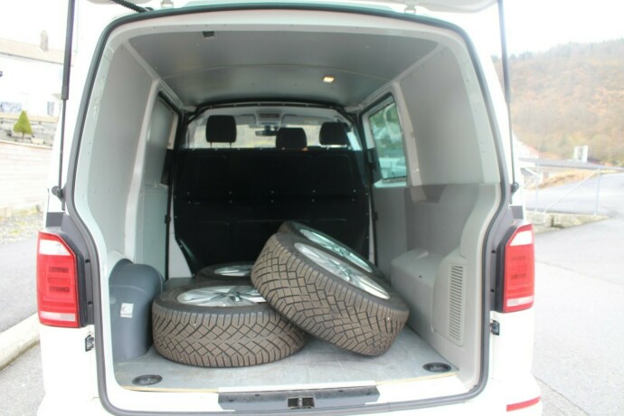 volkswagen-transporter-diesel-2017-big-8