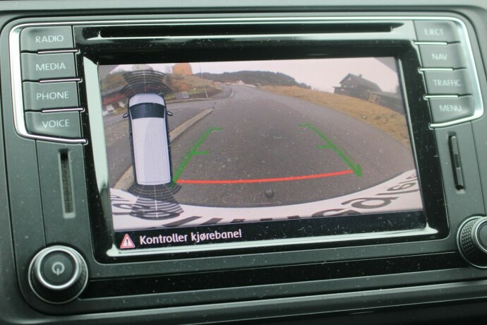 volkswagen-transporter-diesel-2017-big-18