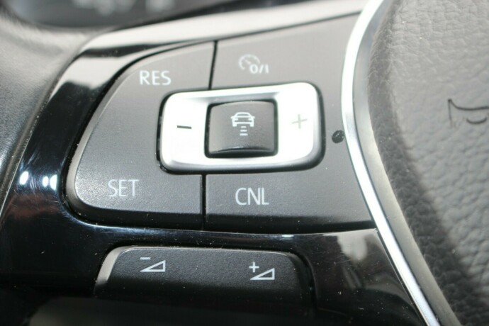 volkswagen-transporter-diesel-2017-big-16