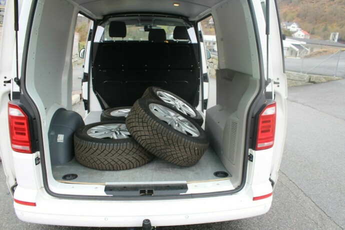 volkswagen-transporter-diesel-2017-big-9