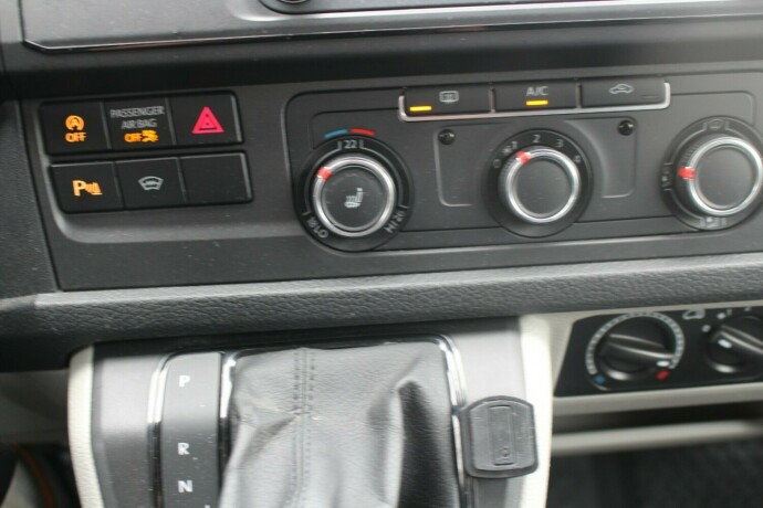 volkswagen-transporter-diesel-2017-big-21