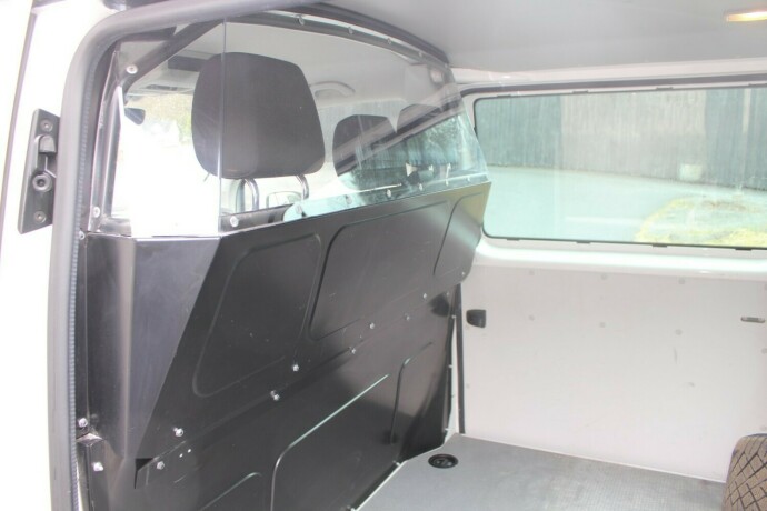 volkswagen-transporter-diesel-2017-big-10