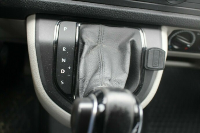 volkswagen-transporter-diesel-2017-big-22