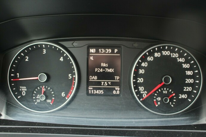 volkswagen-transporter-diesel-2017-big-14