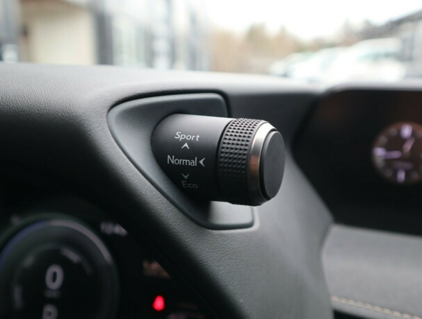 lexus-ux-elektrisitet-2021-big-20