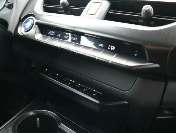 lexus-ux-elektrisitet-2021-big-21