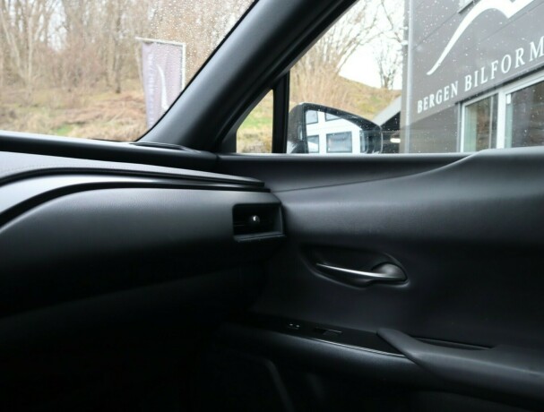 lexus-ux-elektrisitet-2021-big-14