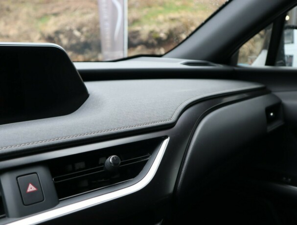 lexus-ux-elektrisitet-2021-big-15