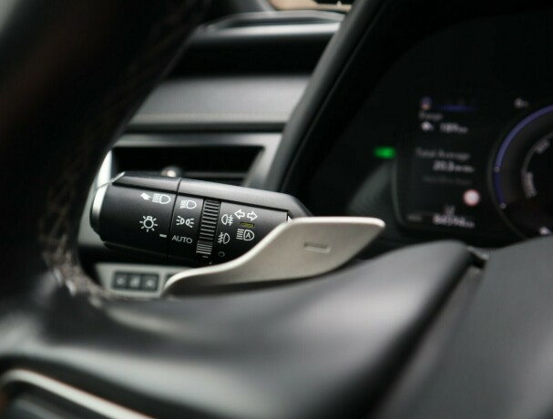 lexus-ux-elektrisitet-2021-big-18