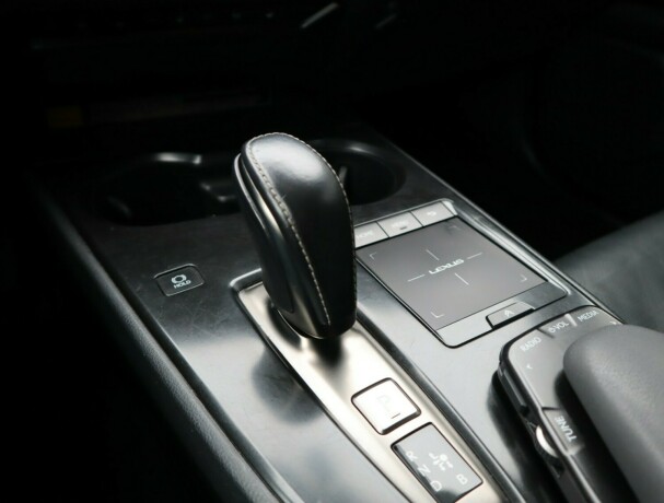 lexus-ux-elektrisitet-2021-big-12