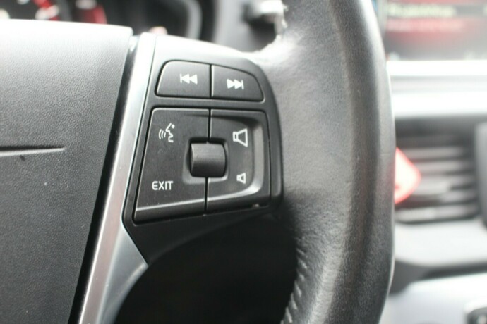 volvo-v40-bensin-2017-big-11