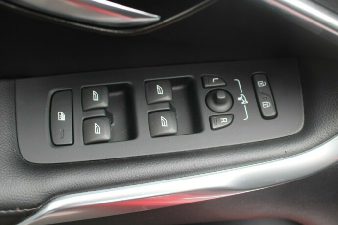 volvo-v40-bensin-2017-big-6