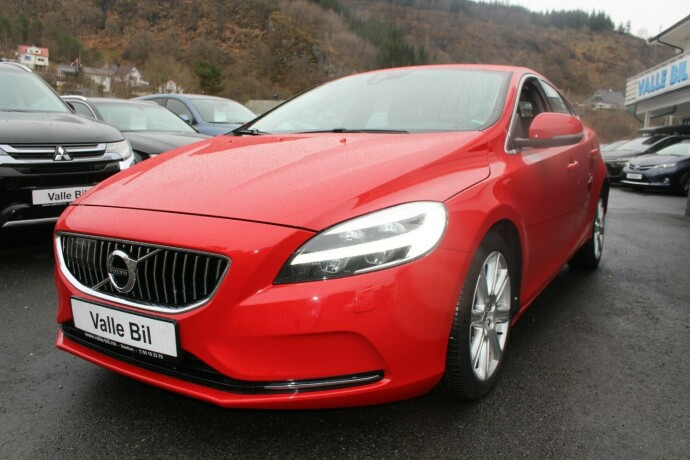 volvo-v40-bensin-2017-big-1