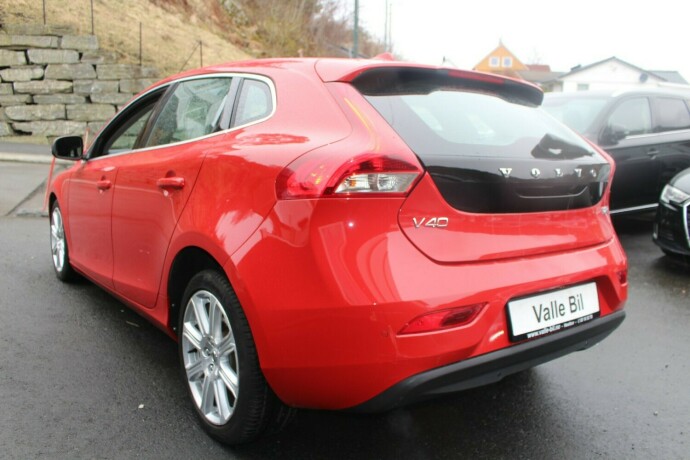 volvo-v40-bensin-2017-big-2