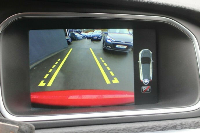 volvo-v40-bensin-2017-big-12