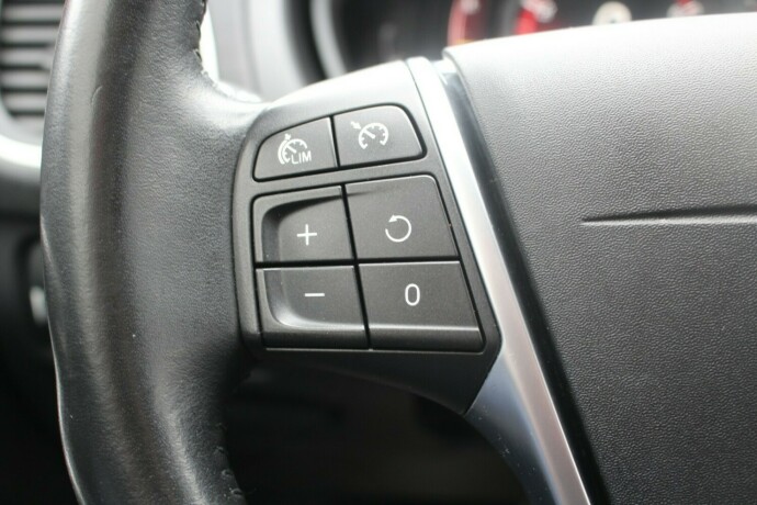 volvo-v40-bensin-2017-big-10