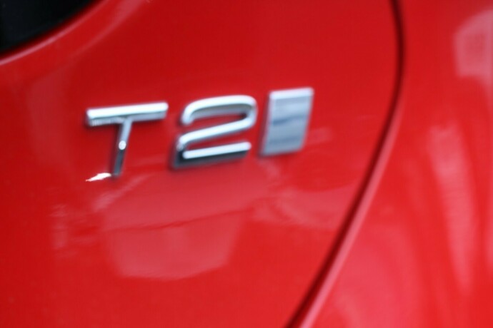 volvo-v40-bensin-2017-big-4