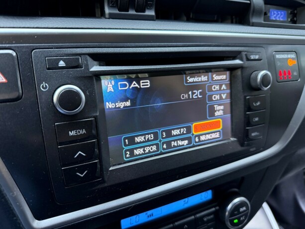 toyota-auris-elektrisitetbensin-2014-big-21