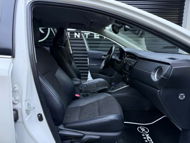 toyota-auris-elektrisitetbensin-2014-big-28