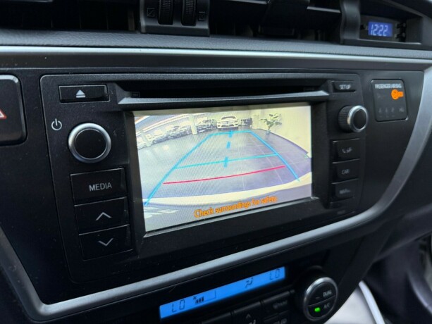 toyota-auris-elektrisitetbensin-2014-big-18