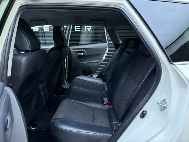 toyota-auris-elektrisitetbensin-2014-big-29