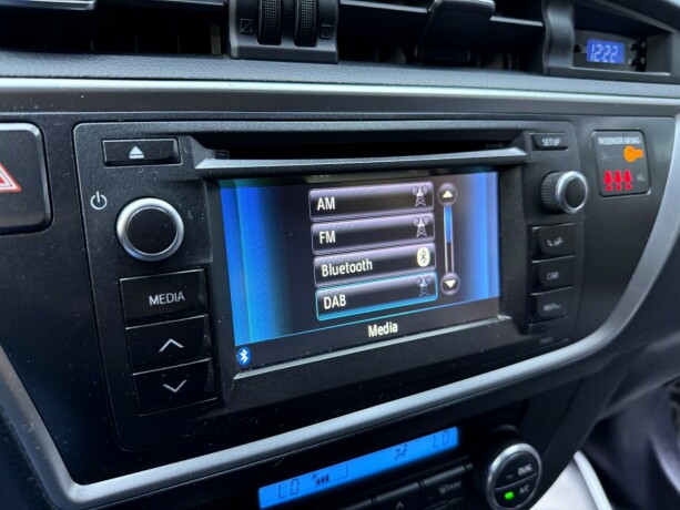 toyota-auris-elektrisitetbensin-2014-big-20