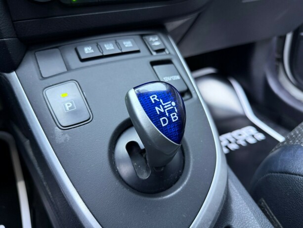 toyota-auris-elektrisitetbensin-2014-big-24