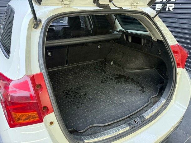 toyota-auris-elektrisitetbensin-2014-big-31