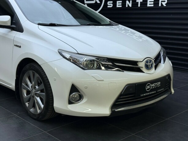 toyota-auris-elektrisitetbensin-2014-big-2