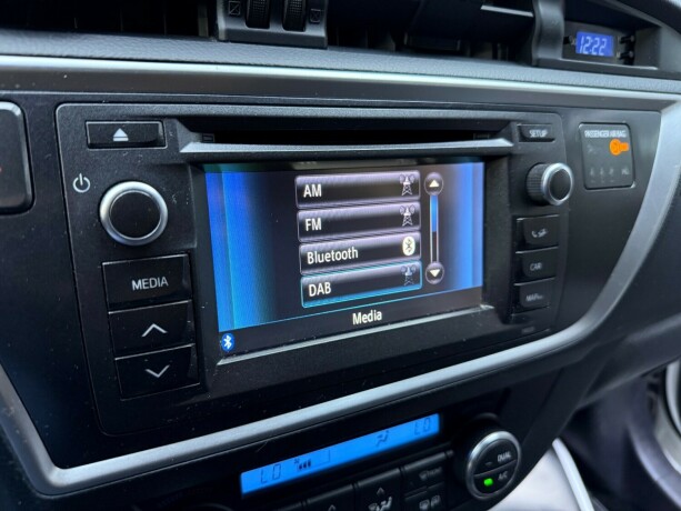 toyota-auris-elektrisitetbensin-2014-big-19