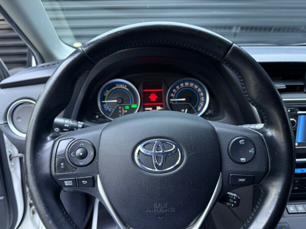 toyota-auris-elektrisitetbensin-2014-big-14