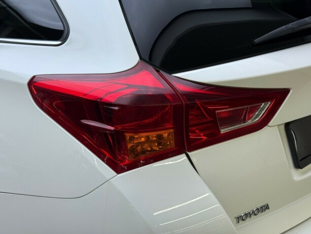 toyota-auris-elektrisitetbensin-2014-big-7