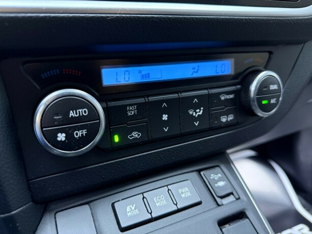 toyota-auris-elektrisitetbensin-2014-big-23