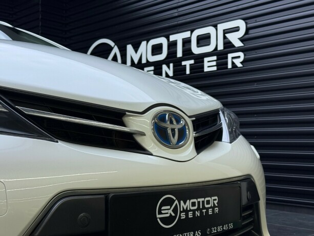 toyota-auris-elektrisitetbensin-2014-big-4