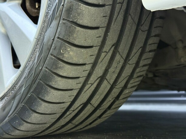 toyota-auris-elektrisitetbensin-2014-big-9