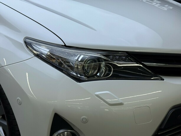 toyota-auris-elektrisitetbensin-2014-big-3