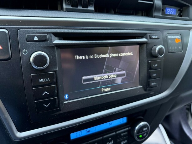 toyota-auris-elektrisitetbensin-2014-big-22